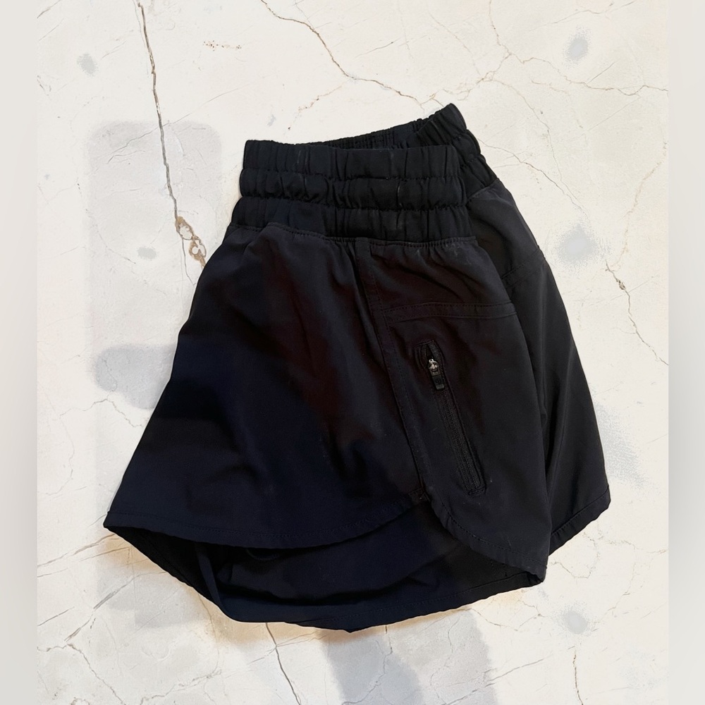 LULU LEMON - Hotty Hot Short, Size 6